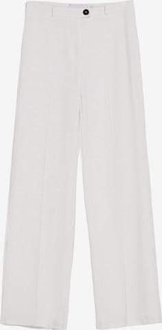 Bershka Trousers with creases in White: front