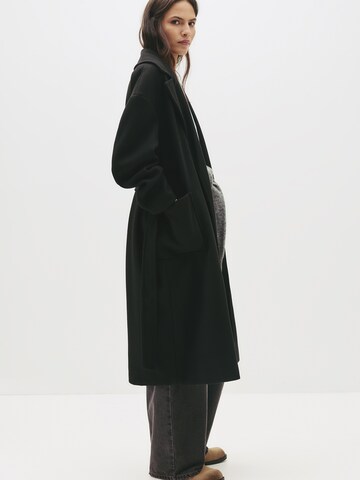 Pull&Bear Přechodný kabát – černá: přední strana