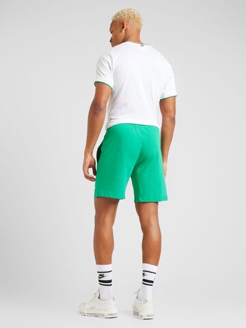 Nike Sportswear Regularen Hlače 'CLUB' | zelena barva