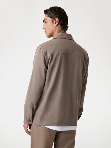 GUESS Jacke in Braun