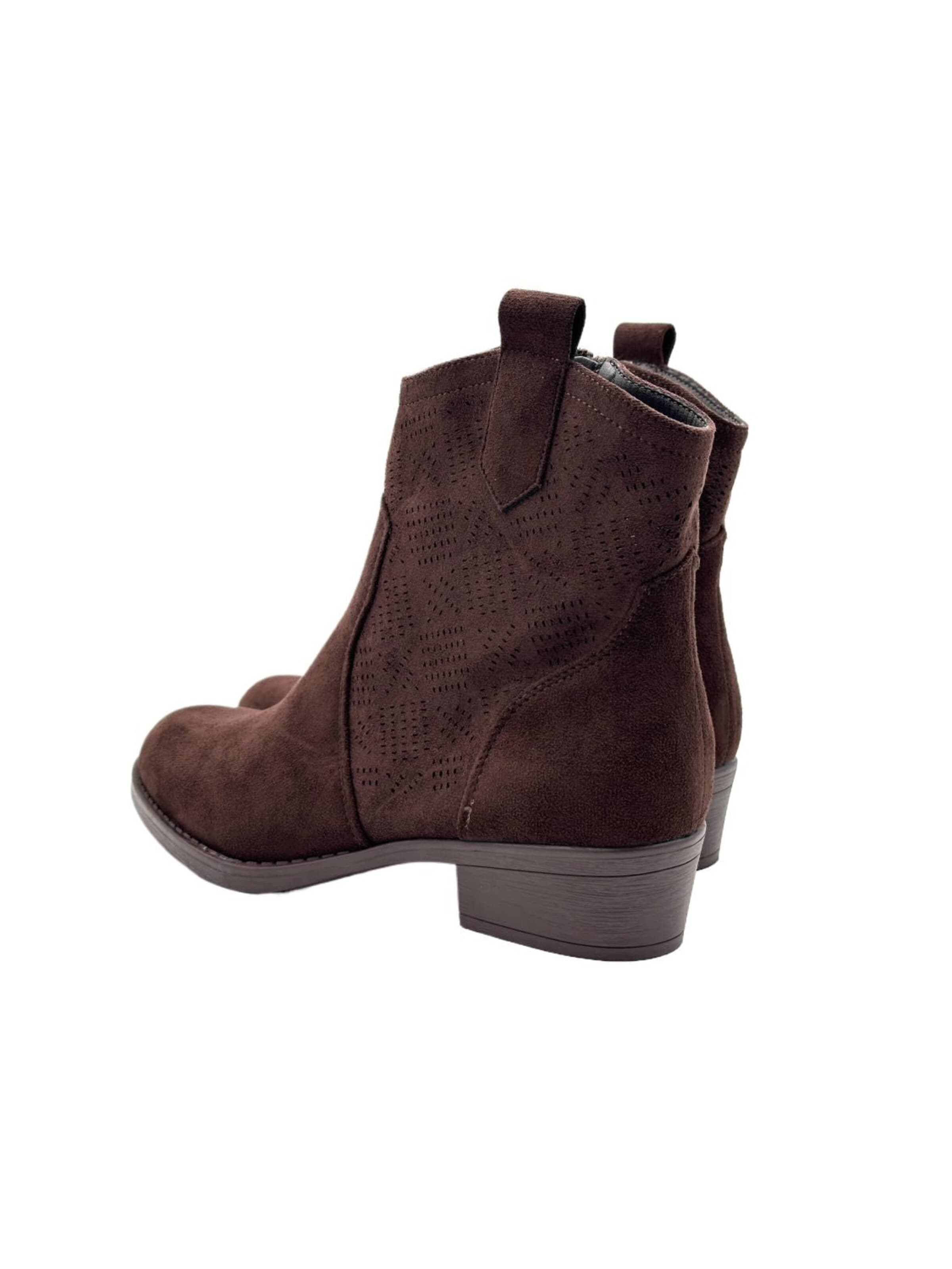 Nowaland Chelsea Boots in Brown