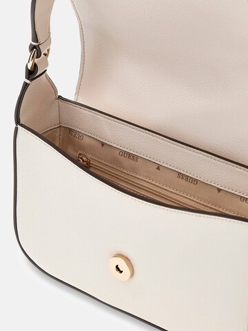 GUESS Schultertasche 'Ruby' in Weiß