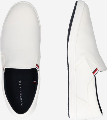 Scarpa slip-on di TOMMY HILFIGER in beige