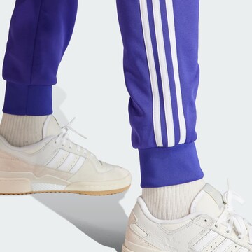 ADIDAS ORIGINALS Tapered Housut 'Adicolor Classics SST' värissä sininen