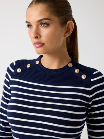 GUESS Sweater in Blue