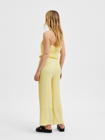 SELECTED FEMME - Pierna ancha Pantalón 'Thea' en amarillo