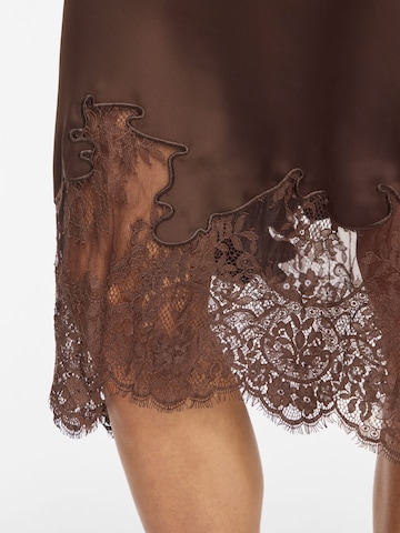 Robe de soirée 'VISAbel' VILA en marron