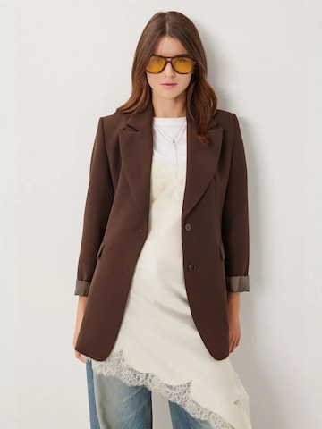 Happiness İstanbul Blazer in Brown: front