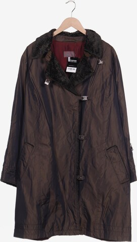 Sempre Piu Jacket & Coat in 6XL in Brown: front