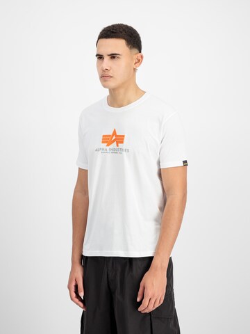 T-Shirt ALPHA INDUSTRIES en blanc : devant