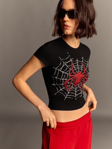 Bershka Тениска в черно: отпред