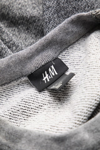 H&M Sweatshirt & Zip-Up Hoodie in S in Grey