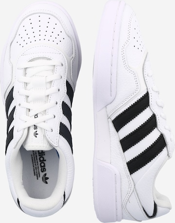 Sneaker bassa 'Courtic' di ADIDAS ORIGINALS in bianco