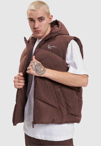 Gilet 'Chest' di Karl Kani in marrone