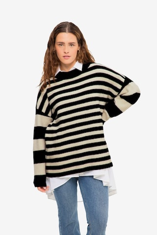 Studio Untold Sweater in Black: front