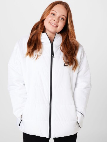 Nike Sportswear Φθινοπωρινό και ανοιξιάτικο μπουφάν σε λευκό: μπροστά