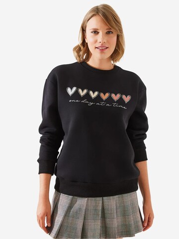 Felpa di Bianco Lucci in nero: frontale