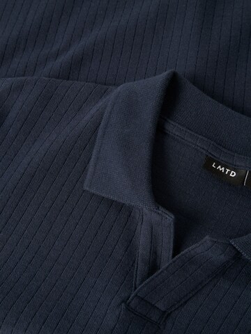 T-Shirt LMTD en bleu
