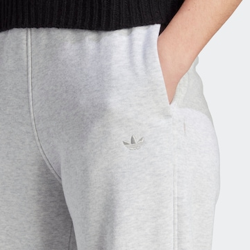 Loosefit Pantalon 'Essentials' ADIDAS ORIGINALS en gris