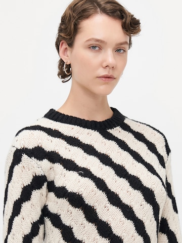 Vero Moda Tall Sweter 'VMBUBLY' w kolorze czarny