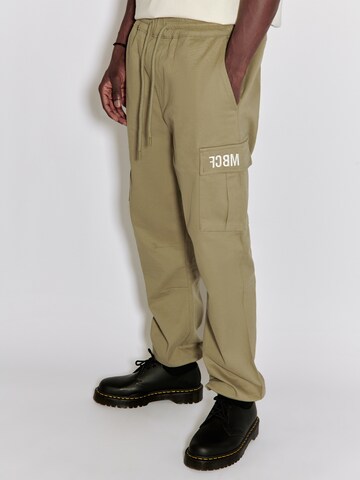 Tapered Pantaloni cargo 'Dante' di FCBM in verde: frontale