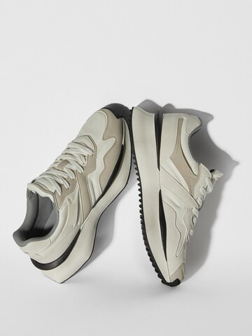 Bershka Sneaker in Weiß