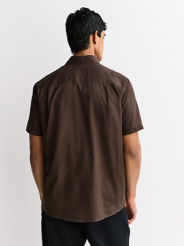 Next Regular Fit Hemd in Braun