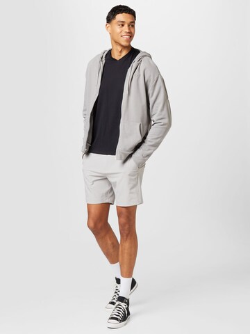 HOLLISTER Regular Shorts in Grau