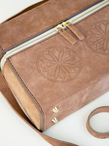 ALICE Designs Bag 'The Heirloom Bag' in Brown