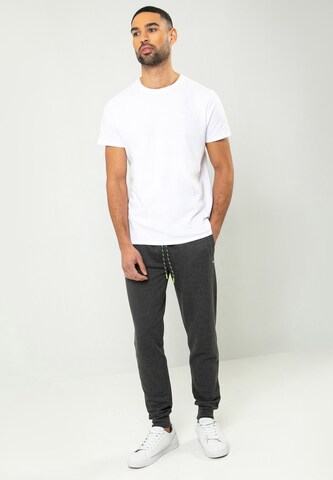 Threadbare Tapered Sweathose 'Trifoliate' in Schwarz