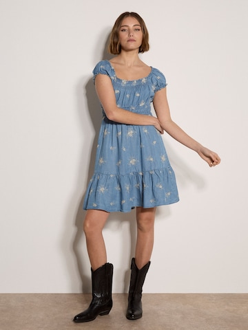 Robe ' ' Apricot en bleu