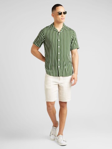 Coupe regular Chemise 'WAYNE' Only & Sons en vert