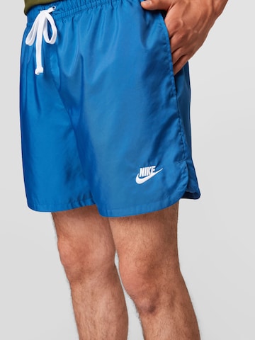 Nike Sportswear Normalny krój Spodnie w kolorze niebieski