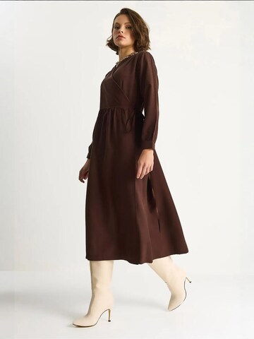 Bianco Lucci Dress in Brown