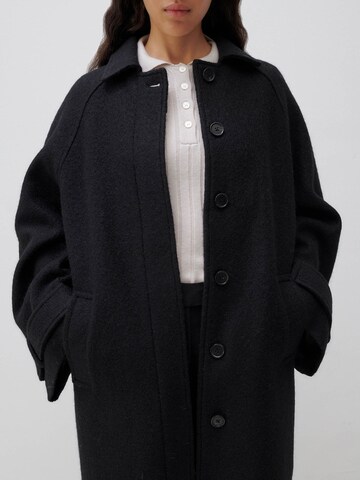 ABOUT YOU x Marie von Behrens Between-seasons coat 'Lilli' in Black: front