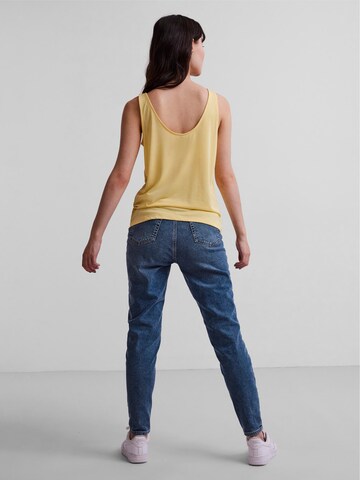 PIECES - Top 'Kamala' en amarillo