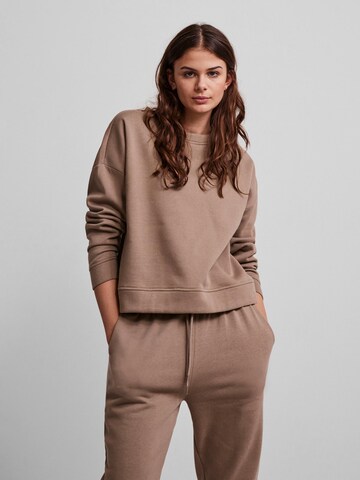 Sweat-shirt 'Chilli' PIECES en marron : devant