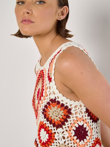 Apricot Top ' ' in Red