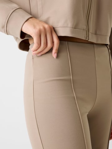 GUESS Regular Hose in Beige