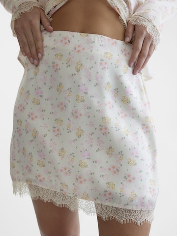 SOMETHINGNEW Skirt in White