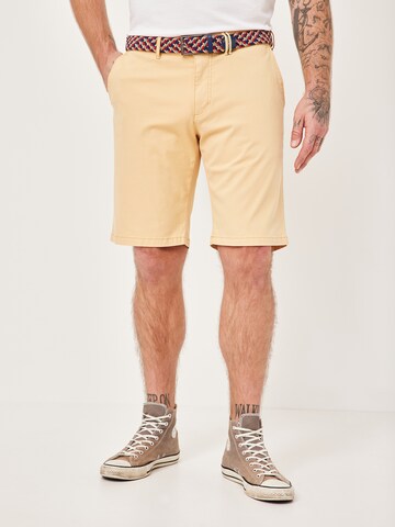 REDPOINT Slim fit Chino Pants in Yellow: front
