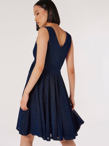 Robe Apricot en bleu