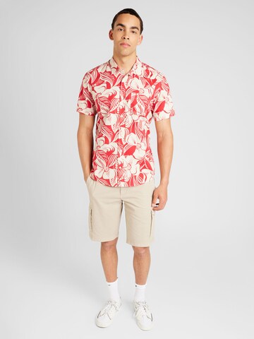 Coupe regular Chemise GAP en rouge