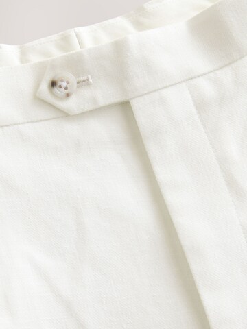 Slimfit Pantaloni con pieghe di Next in bianco