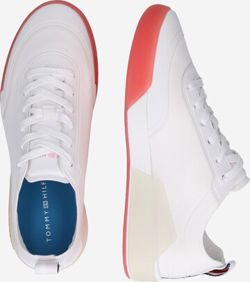 TOMMY HILFIGER Sneaker in Weiß