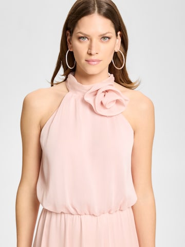 SWING - Vestido de noche en rosa