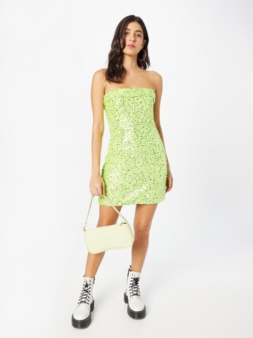 Rochie 'Kendall' de la Forever New pe verde