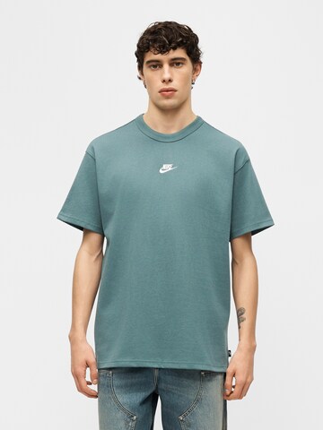 T-Shirt 'PREM ESS' Nike Sportswear en vert : devant