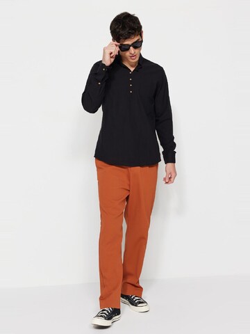 Trendyol - Ajuste estrecho Camisa en negro