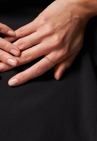 Stilnest Ring in Gold: front